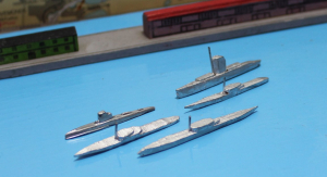 U-Boote aus Holz (1 Gruppe)